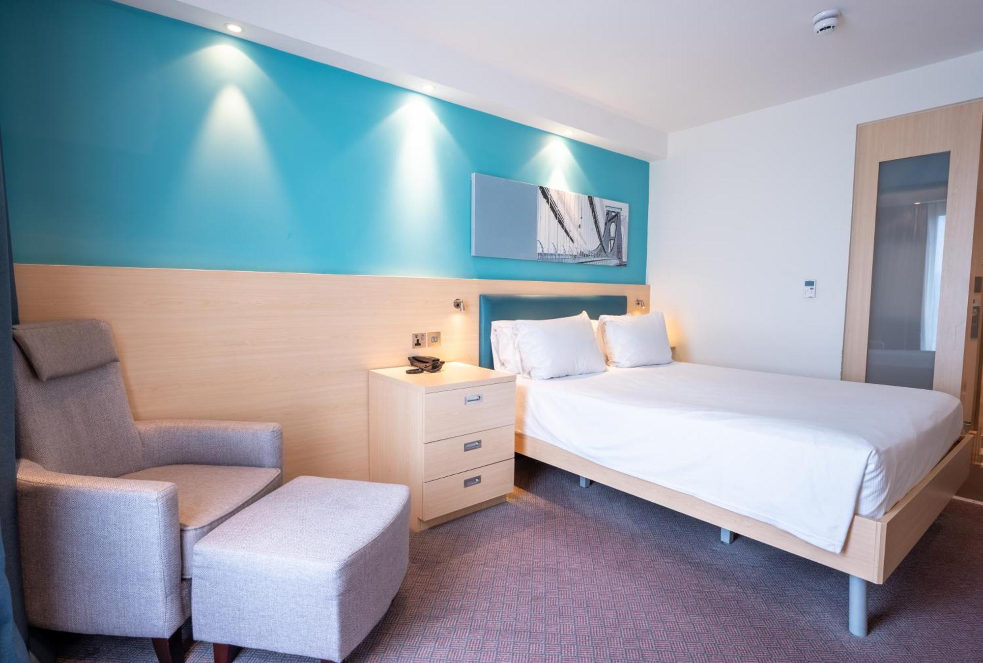 Hampton By Hilton Bristol Airport Hotel 3*