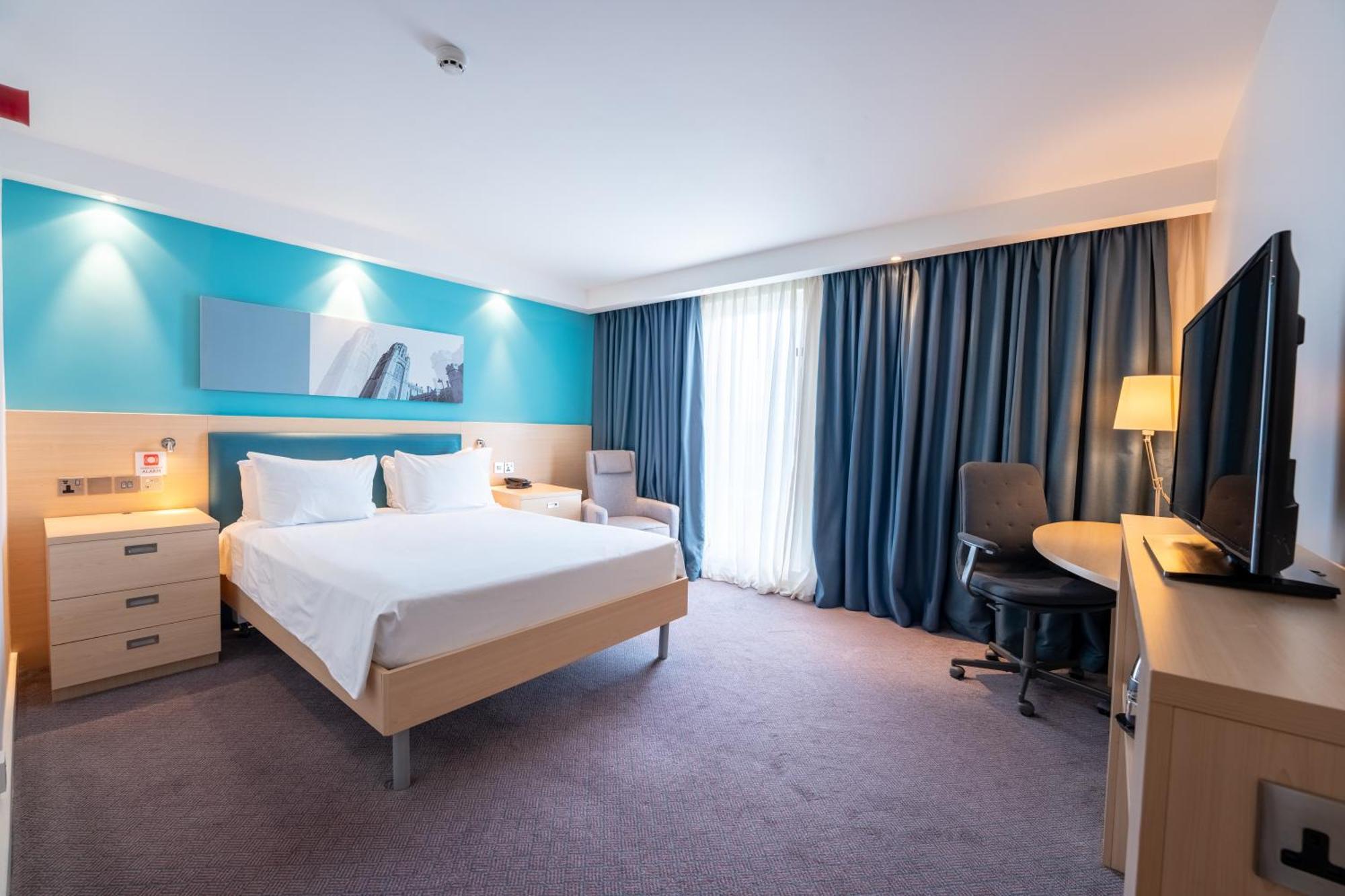 Hotel Hampton By Hilton Bristol Airport 3*