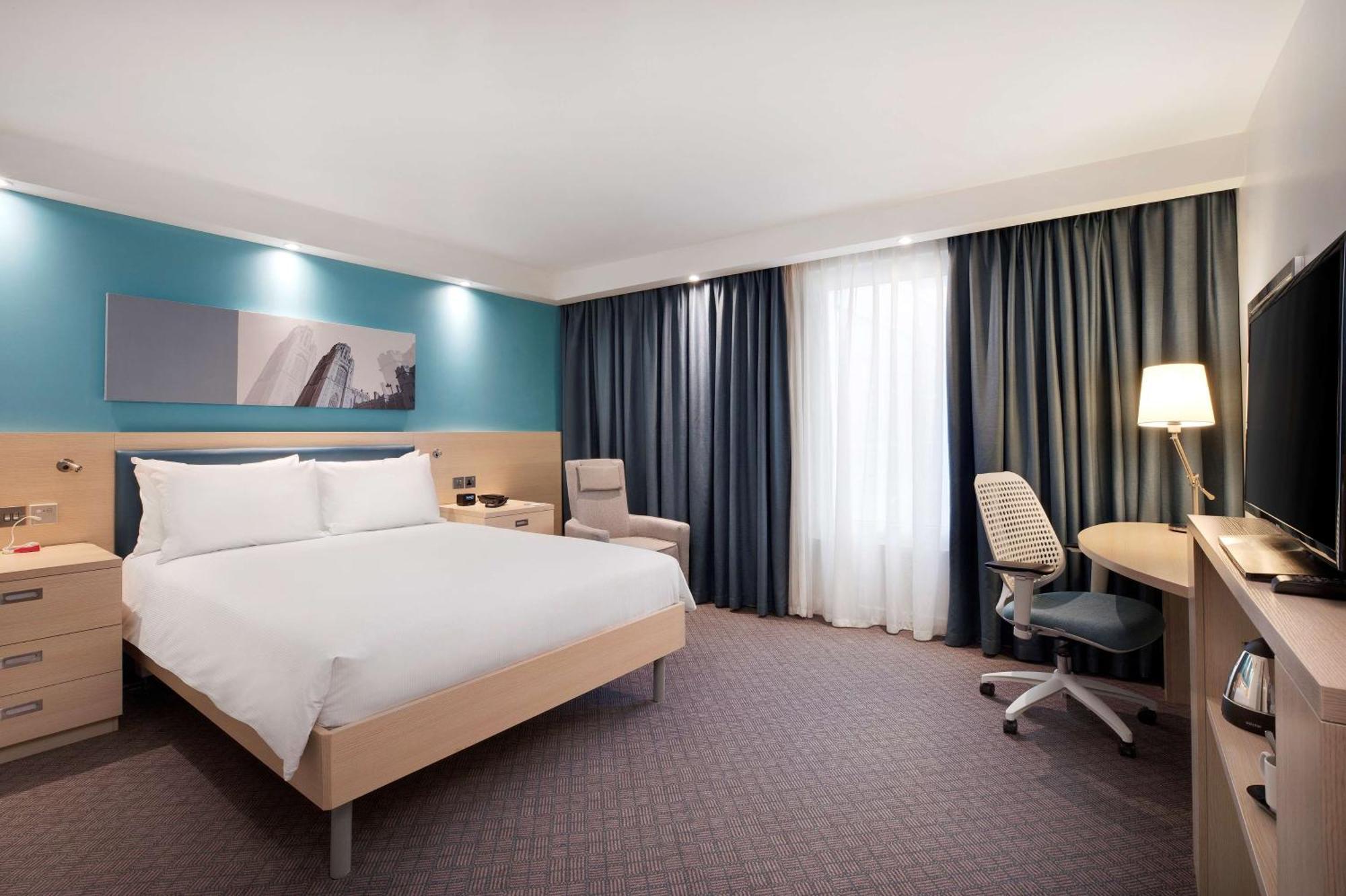 Hampton By Hilton Bristol Airport 3*
