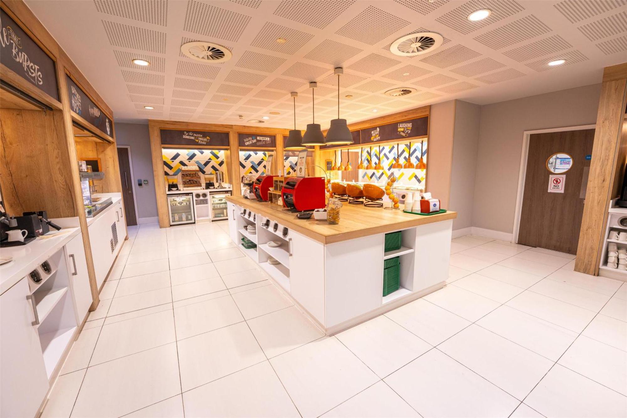 Отель Hampton By Hilton Bristol Airport Redhill (Somerset)