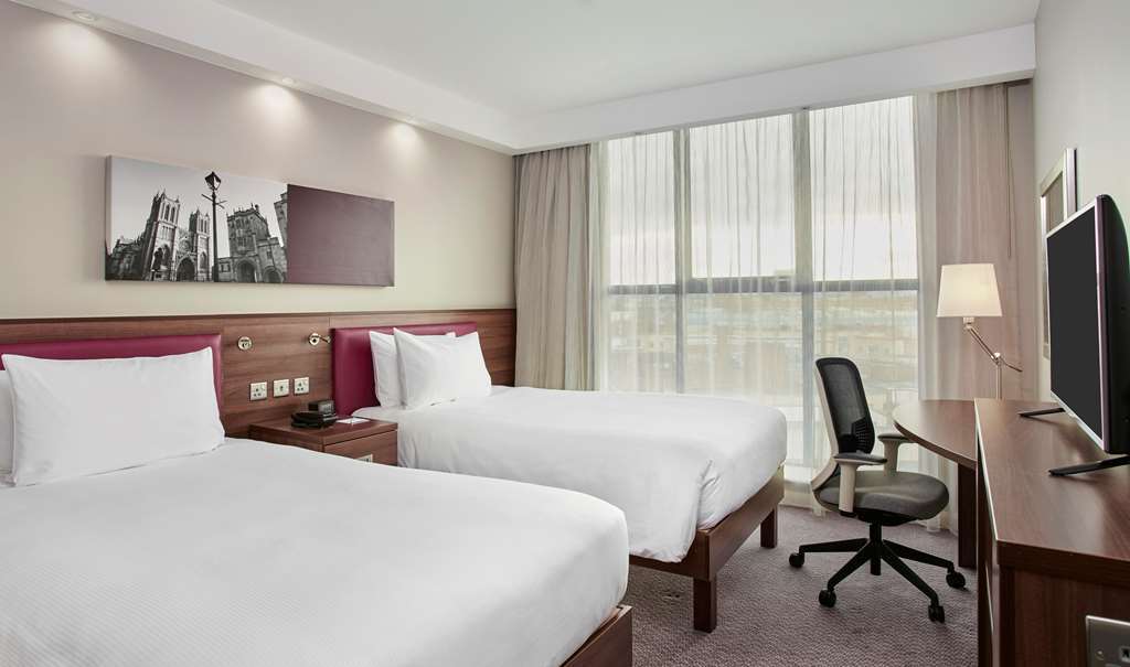 Hampton By Hilton Bristol Airport Отель