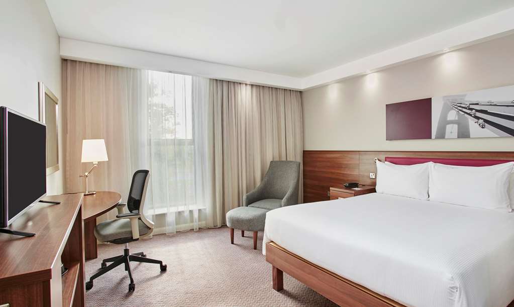 Hampton By Hilton Bristol Airport 3*