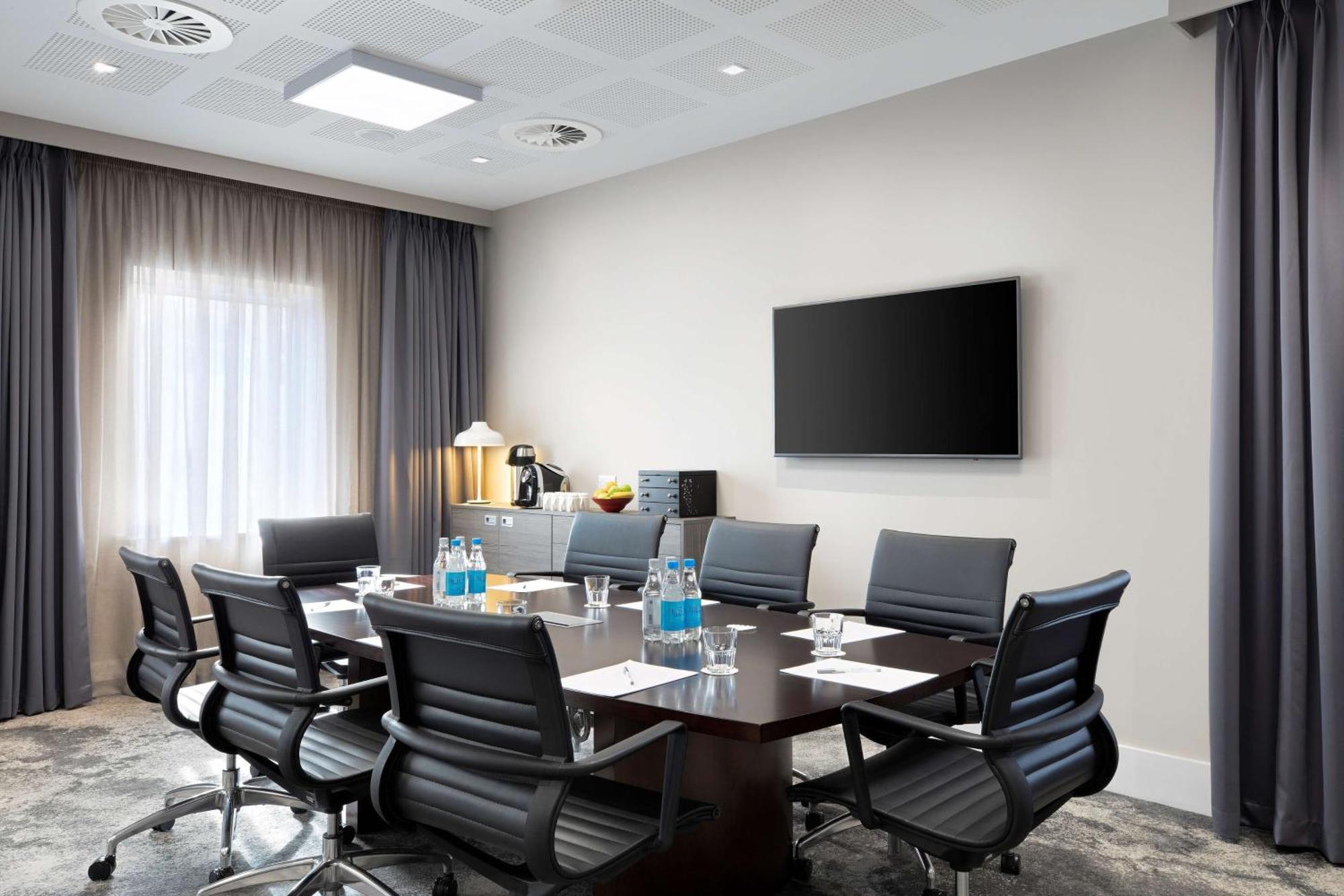 Hotel Hampton By Hilton Bristol Airport 3*