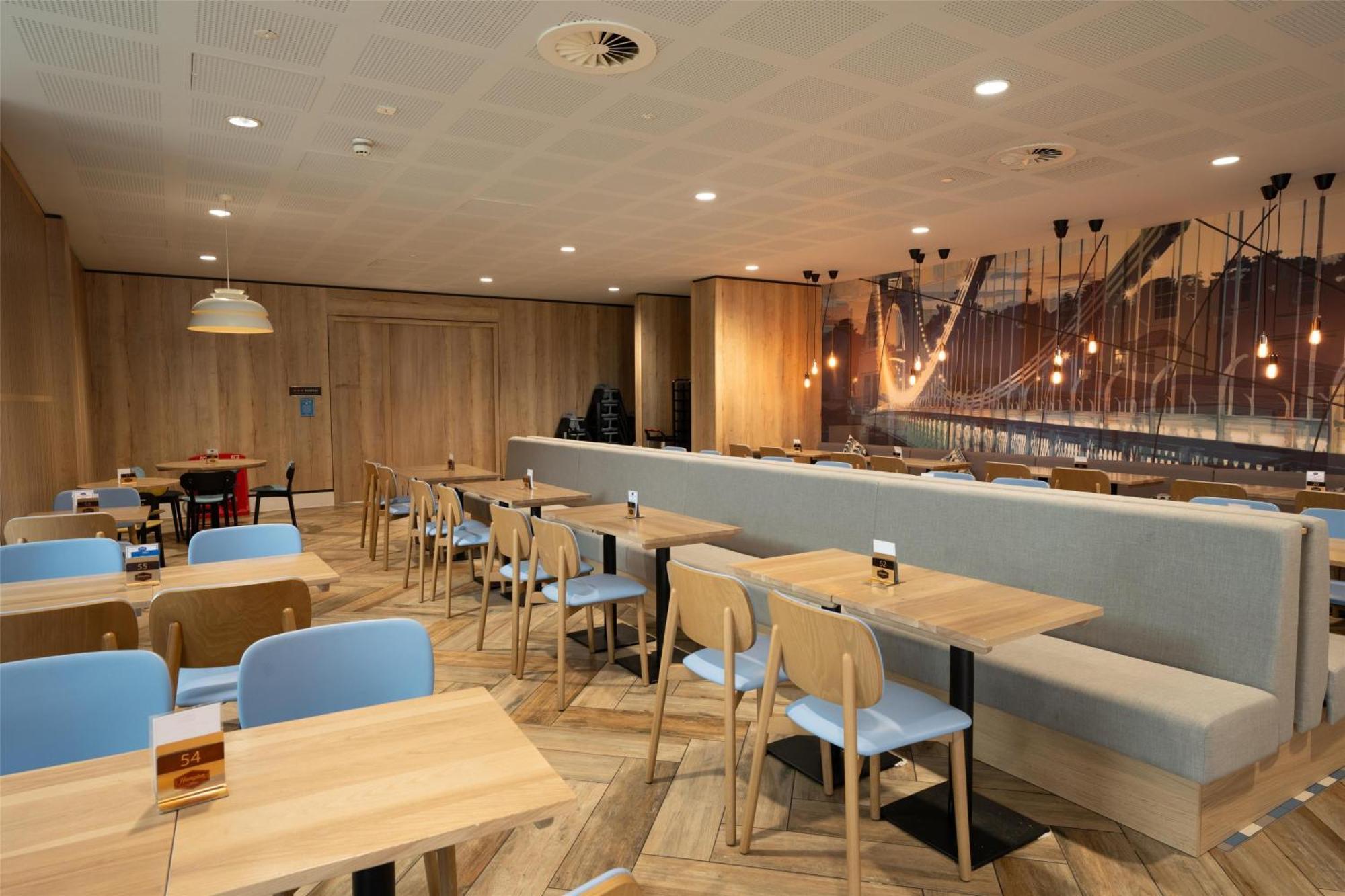 Hotel Hampton By Hilton Bristol Airport 3*